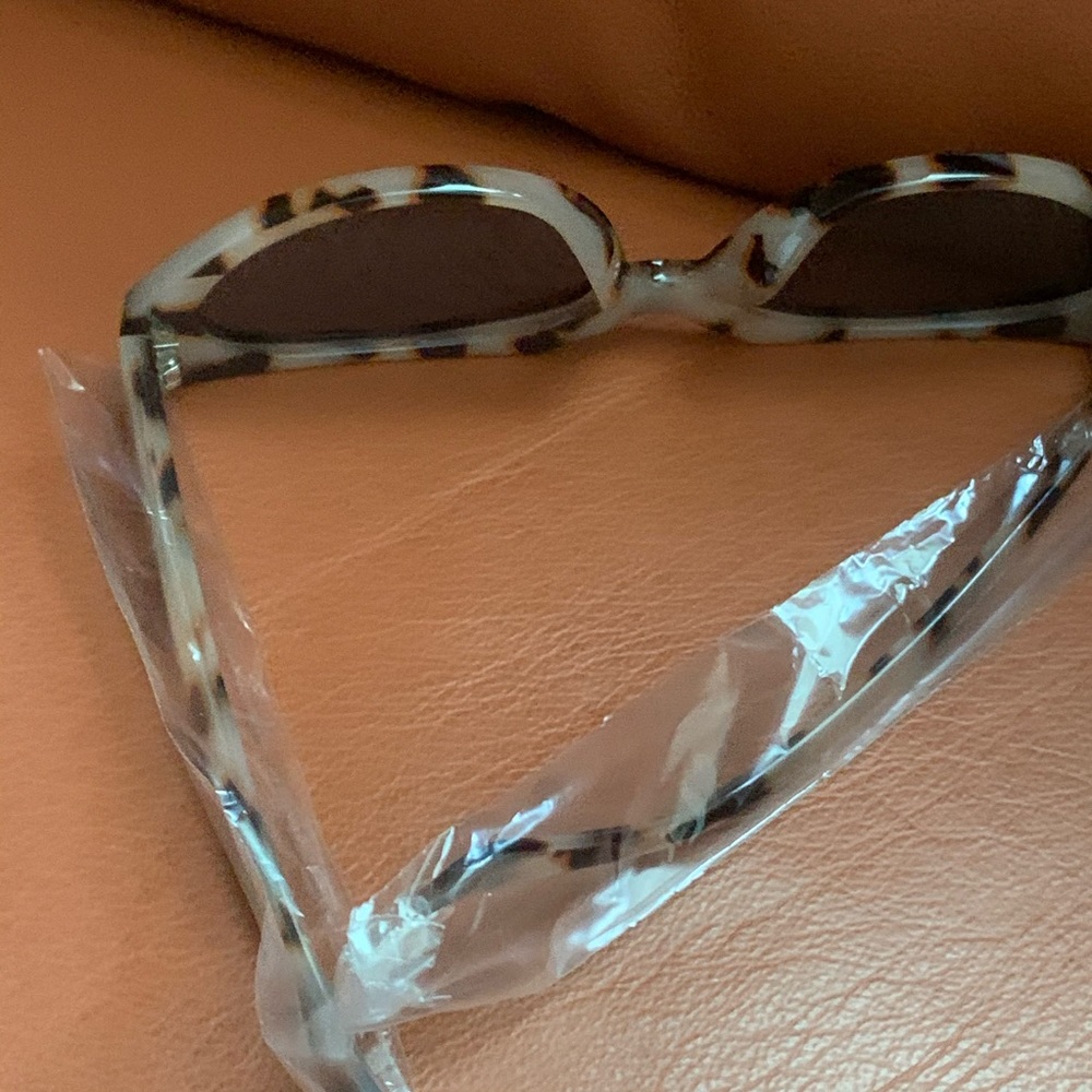 Sunglasses - Picture 4 of 4